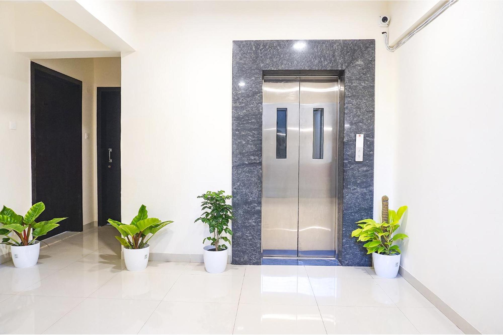 Fabhotel Majestic Luxurious - Nr Rajaram Bhiku Pathare Stadium Πούνε Εξωτερικό φωτογραφία